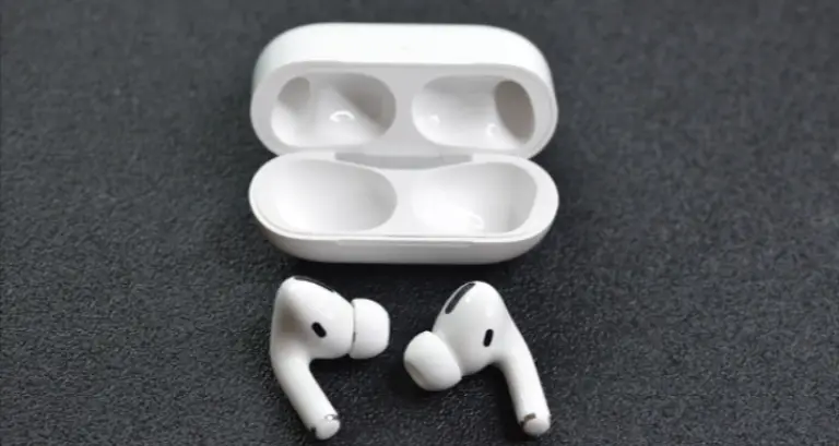 AirPods cutting out - the reasons